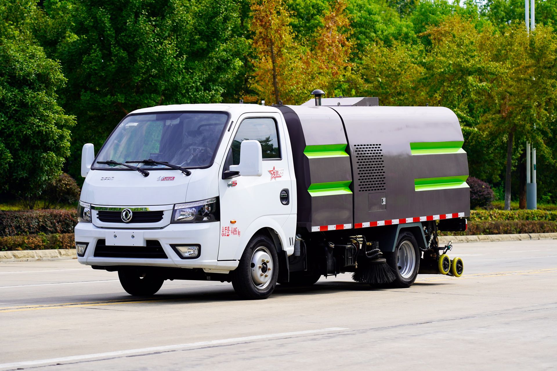 東風(fēng)途逸多功能洗掃車